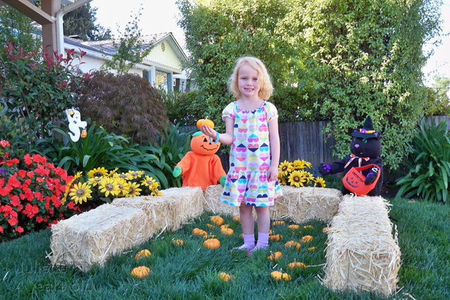 Juliette_Pumpkin_Patch_Pics_001.jpg