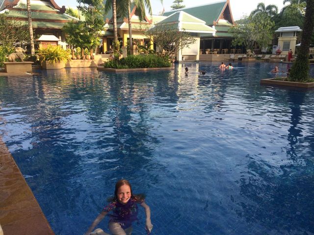 resort life (Patong, Phuket)
